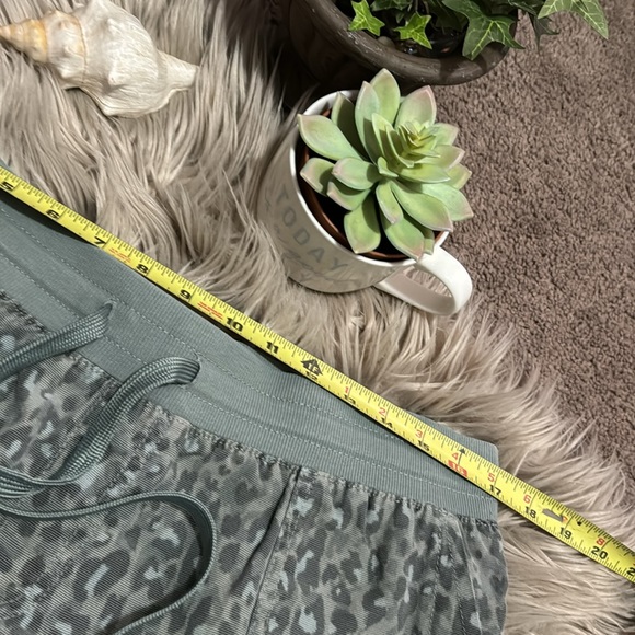 Maurice’s Shorts-Sz L-Green Camo-Cotton/Lyocell Blend-Drawstring Waist-EUC - Picture 8 of 15